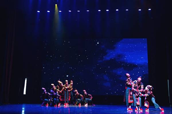 专场文艺演出 舞蹈《幸福的脚步》.jpg