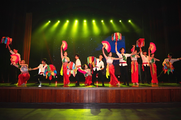 开场舞《春到江淮》.jpg
