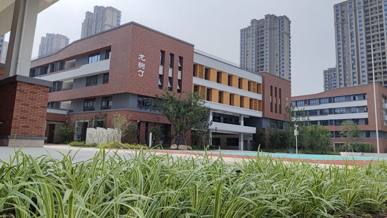 2、“龙驹楼”“凤声楼”楼宇.jpg 2、“龙驹楼”“凤声楼”楼宇.jpg