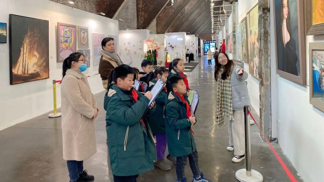 5、实地观摩现代展陈设计理念 (2).JPG 5、实地观摩现代展陈设计理念 (2).JPG